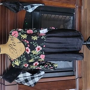 Nwt Flutter and kick maternity top. Sz xlarge